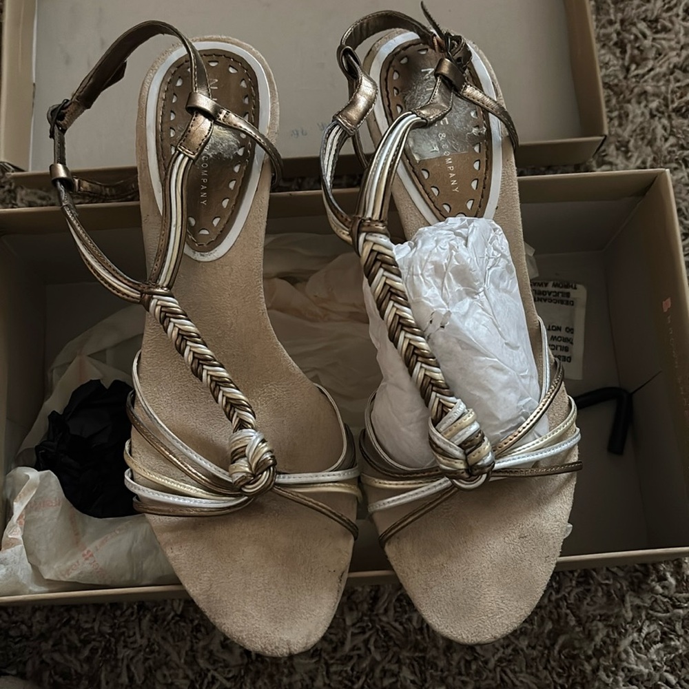 Nine West heels
Gold cream and tan